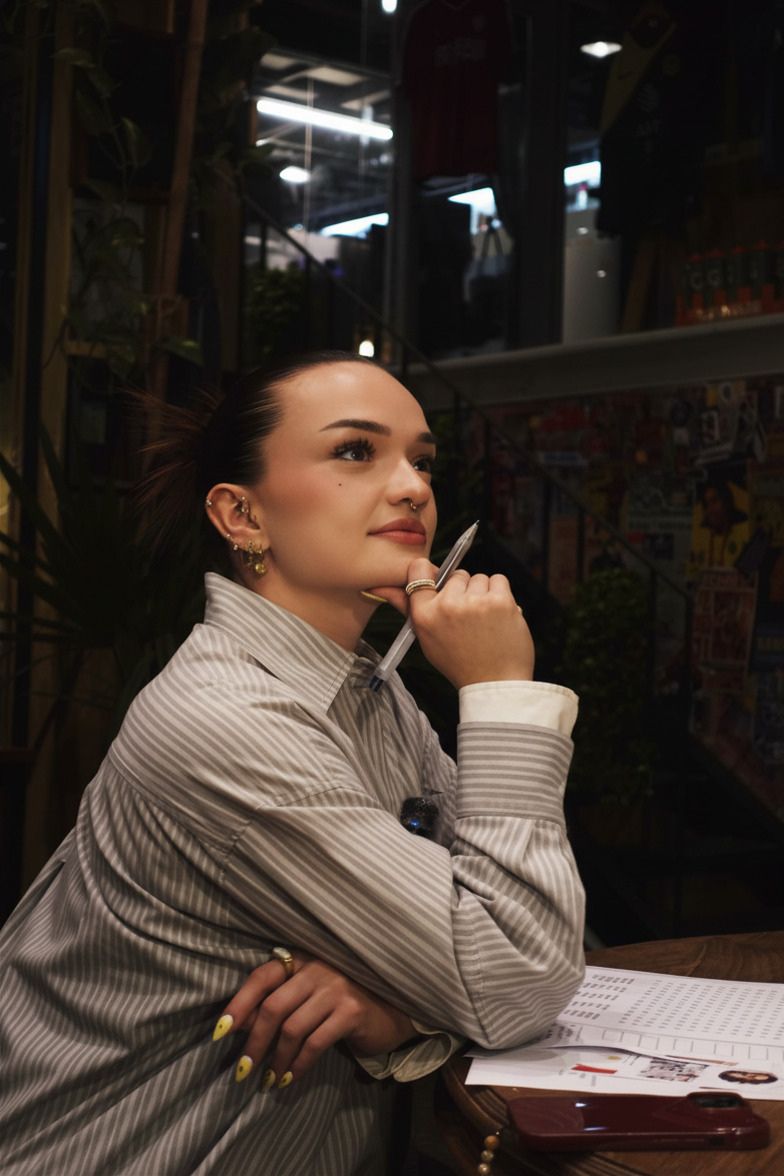 Portrait d'Agee, professeure de français à Bangkok